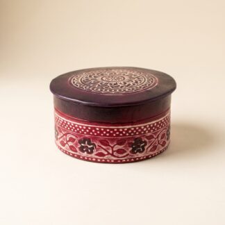 Round leather jewellery box Hand Embossed